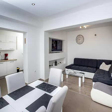 Andelka With Swimming Pool Apartment