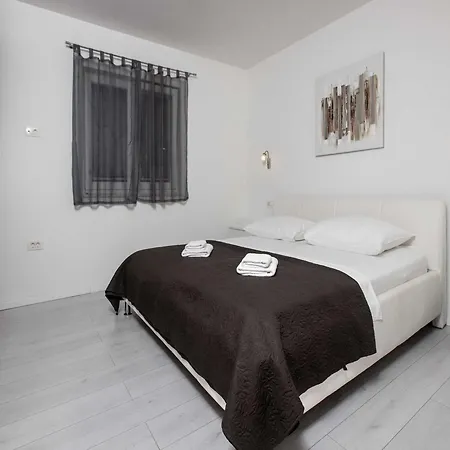 Andelka With Swimming Pool Apartment