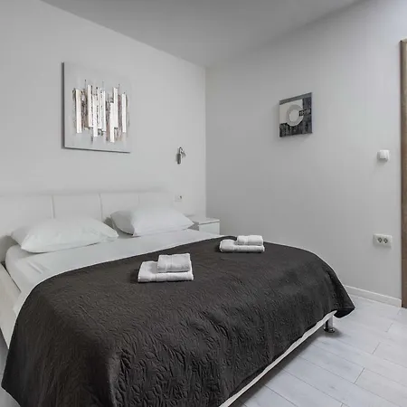 Andelka With Swimming Pool Apartment Split