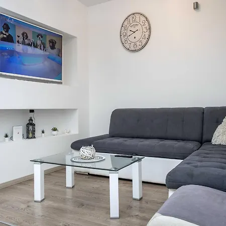 شقة Andelka With Swimming Pool سبليت