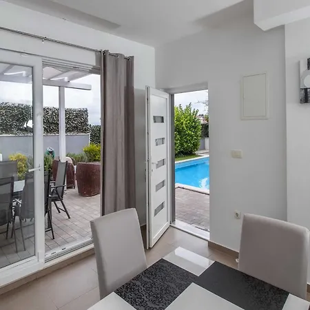 Andelka With Swimming Pool Apartamento *