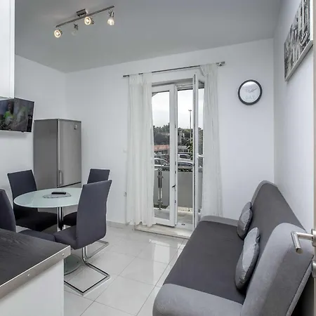 Andelka With Swimming Pool 스플리트