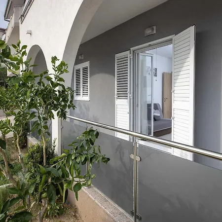 Apartment Andelka With Swimming Pool