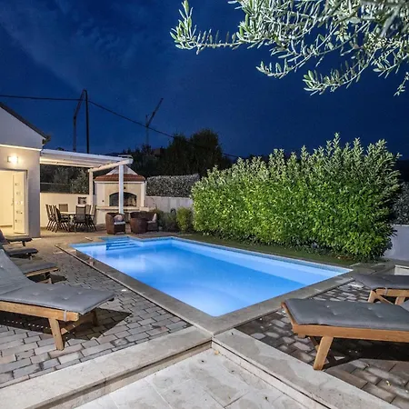 Apartment Andelka With Swimming Pool