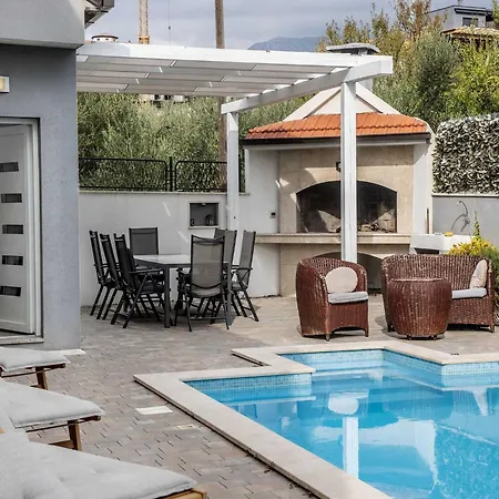 Andelka With Swimming Pool *