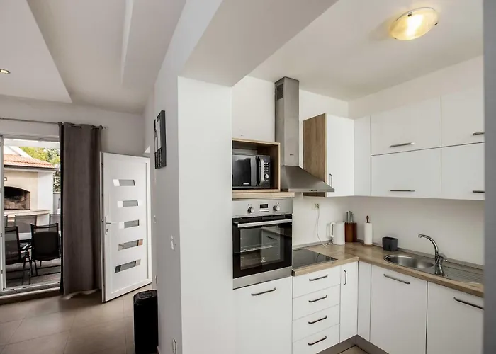 Andelka With Swimming Pool Apartment Split