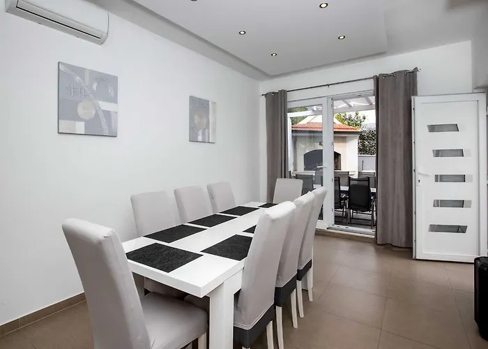 Andelka With Swimming Pool * Split