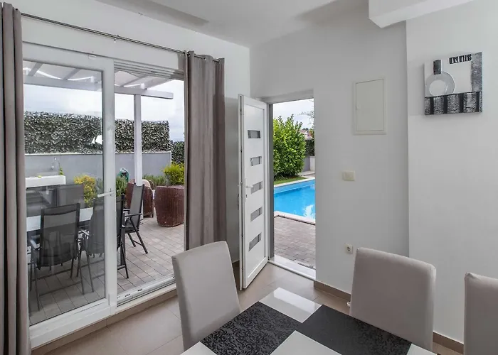 Andelka With Swimming Pool Apartment *