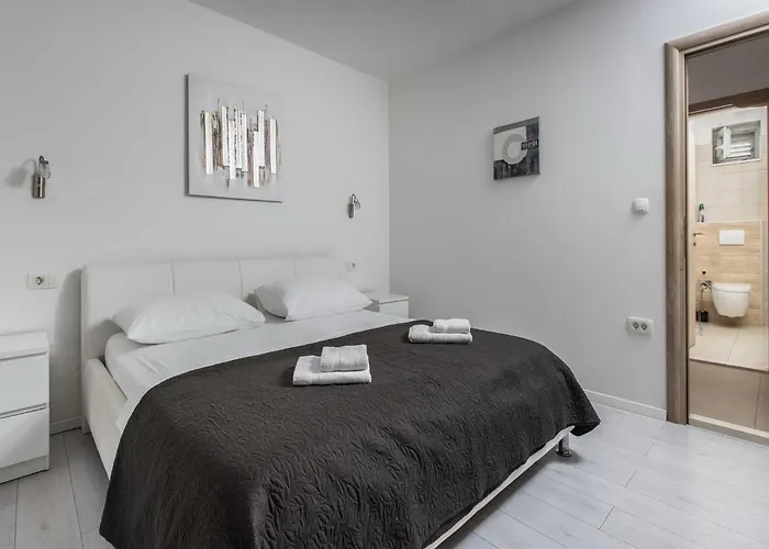 Andelka With Swimming Pool Apartment Split