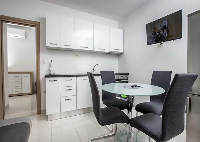 Andelka With Swimming Pool * Split