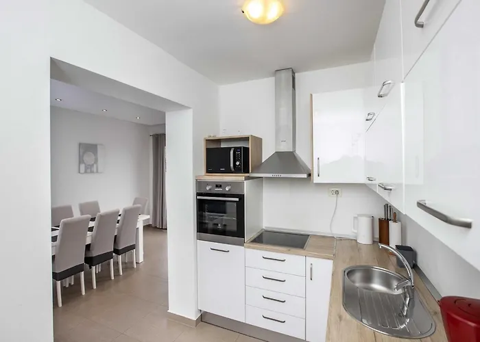 Andelka With Swimming Pool Apartment Split