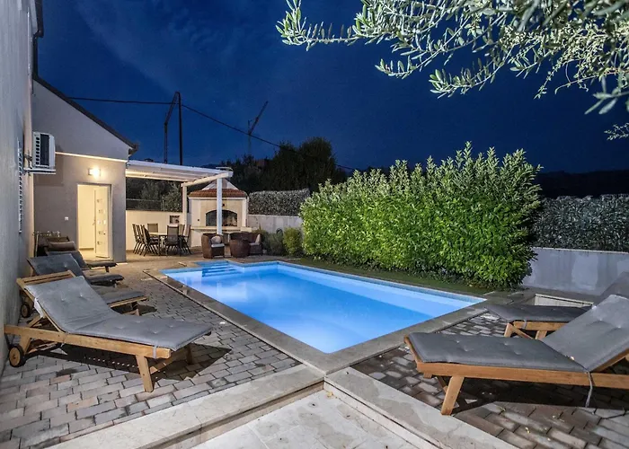 Apartment Andelka With Swimming Pool