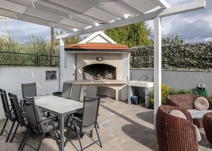 Andelka With Swimming Pool Apartment Split